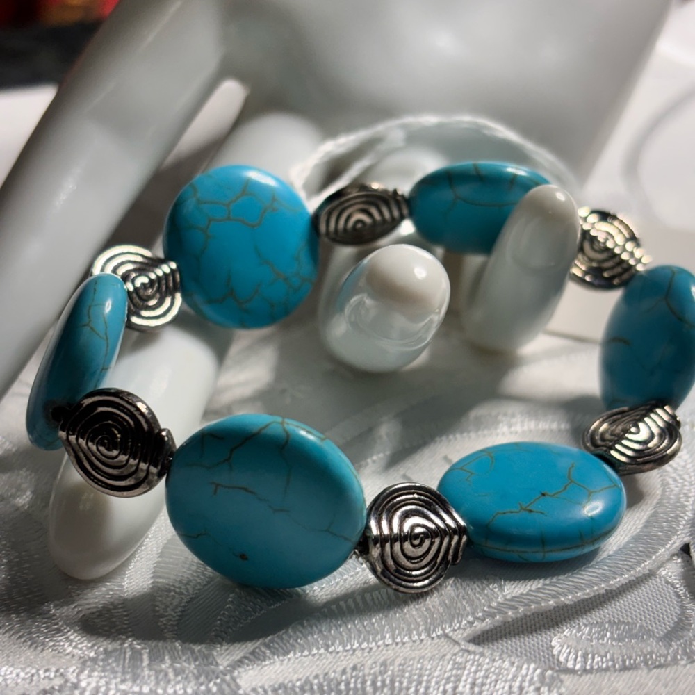 Handmade Turquoise Stretch Bracelet - Picture 7 of 9